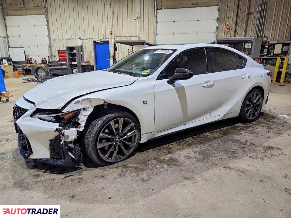 Lexus IS 2025 3