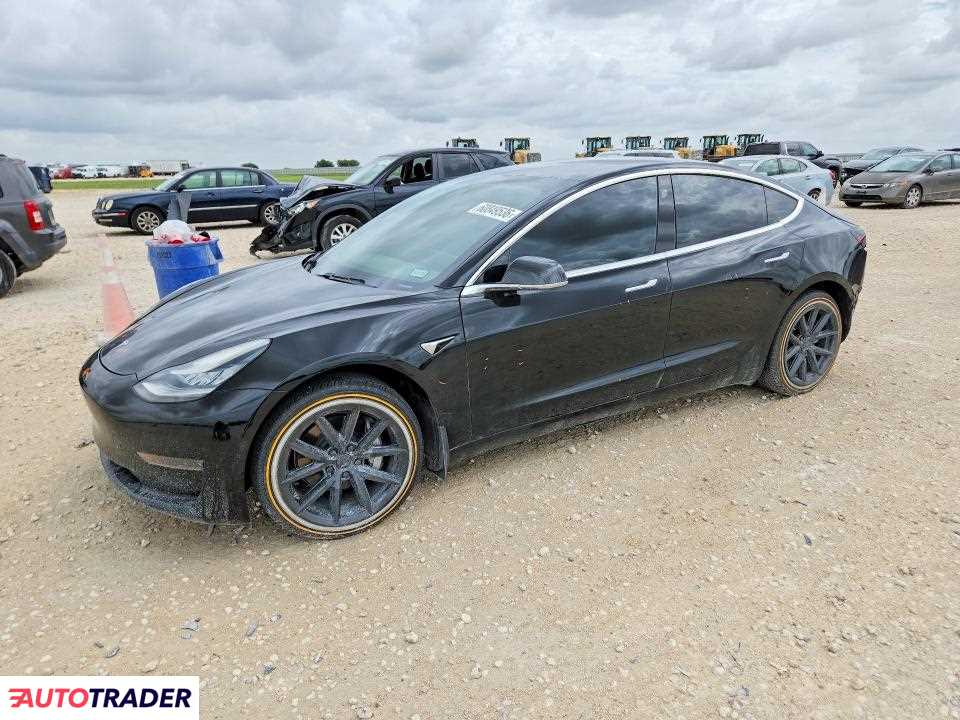 Tesla Model 3 2020