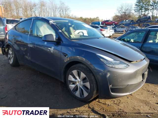 Tesla Model Y benzyna 2021r. (EAST TAUNTON)