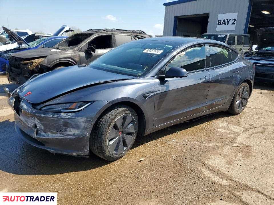 Tesla Model 3 2024