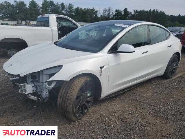 Tesla Model 3 benzyna 2023r. (FINKSBURG)