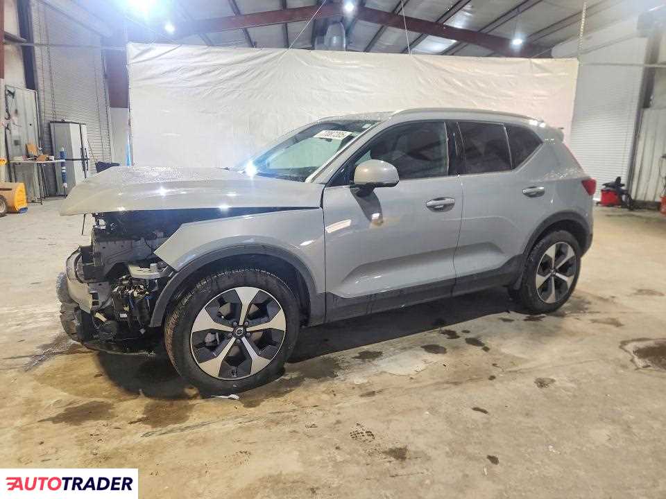 Volvo XC40 2025 2