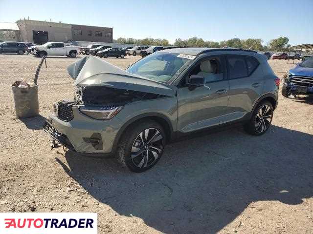 Volvo XC40 2025 2