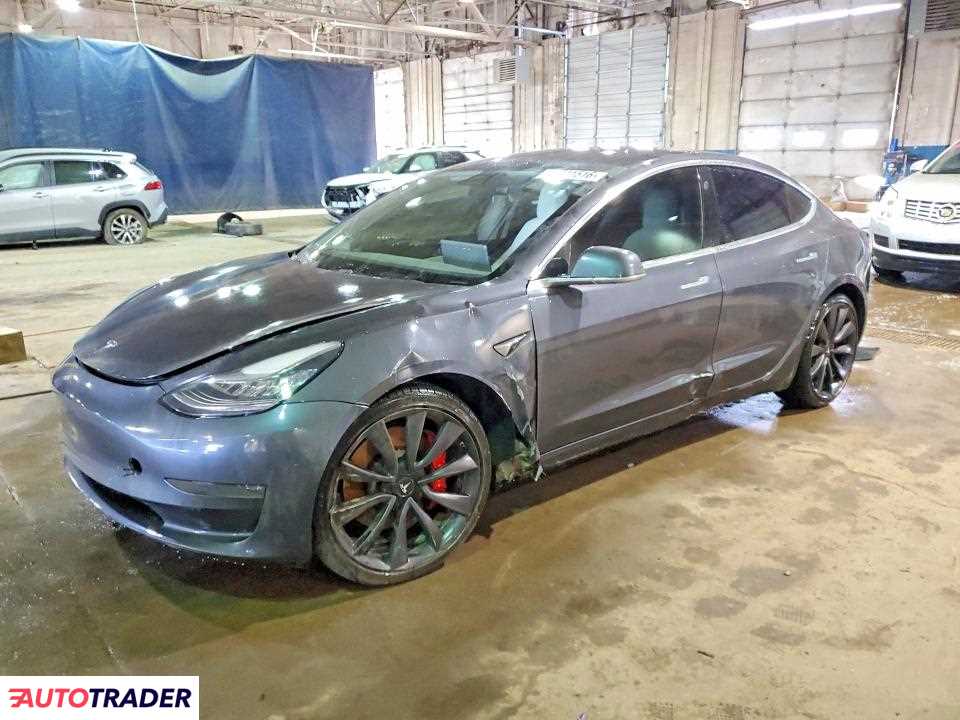 Tesla Model 3 2020