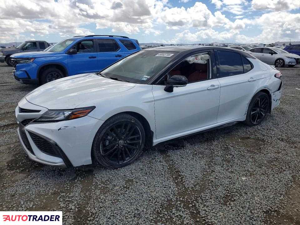 Toyota Camry 2021 3