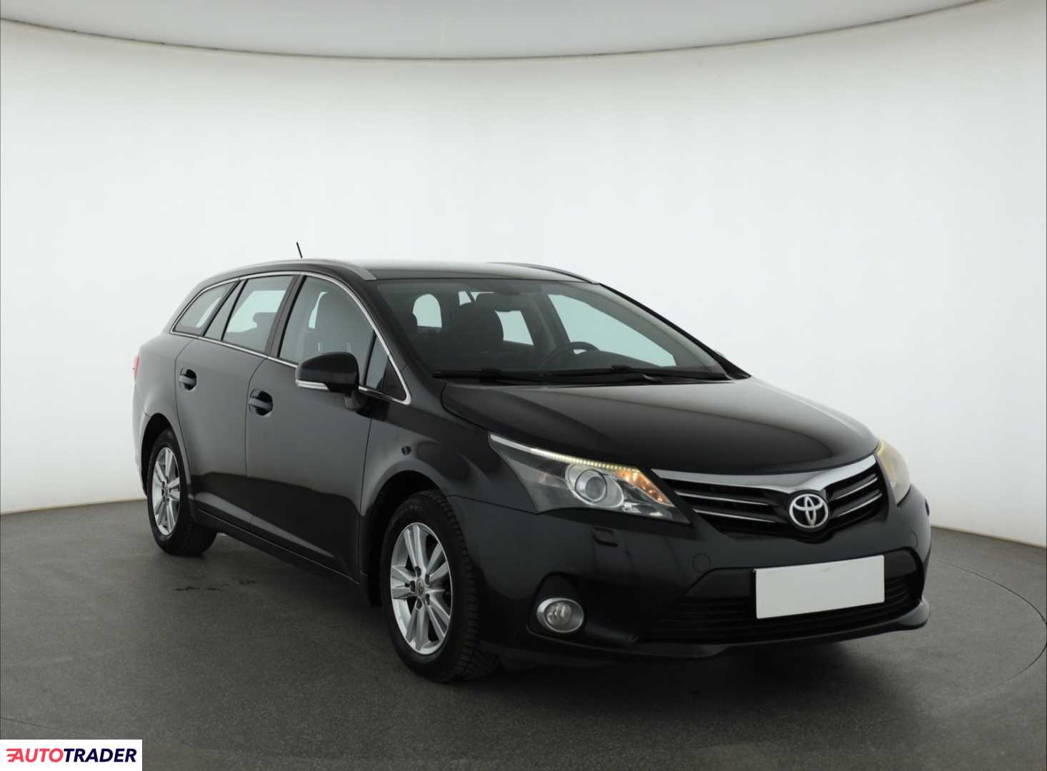 Toyota Avensis 2013 2.0 122 KM