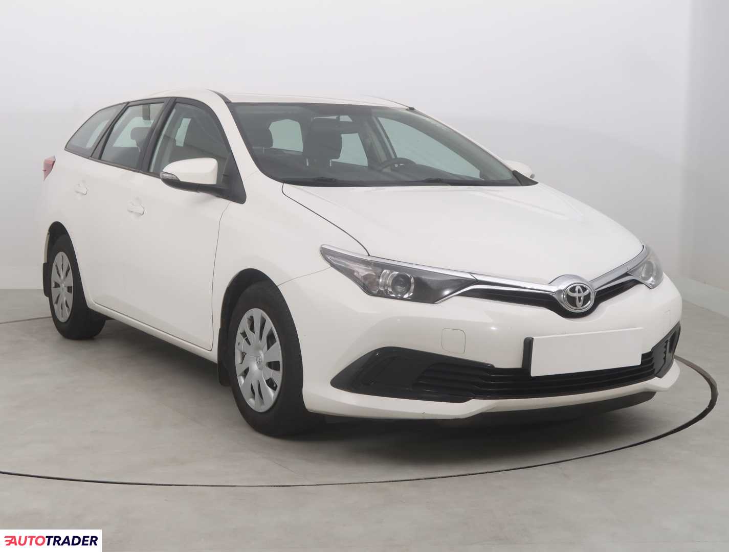 Toyota Auris 2015 1.4 88 KM Toyota Auris 2015 1.4 88 KM