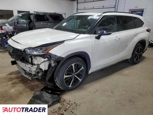 Toyota Highlander 2021 3