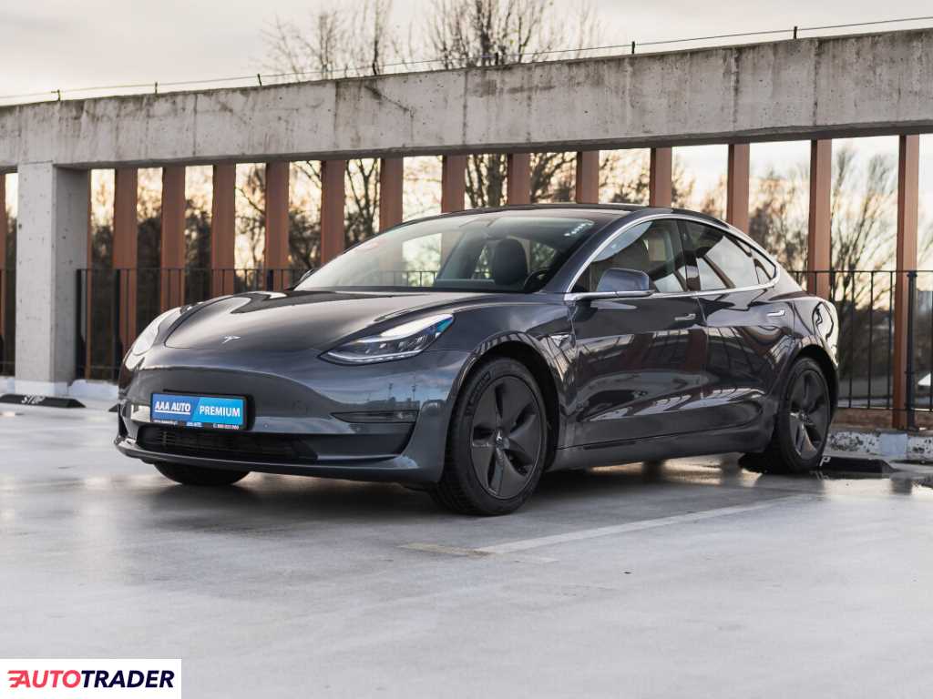 Tesla Model 3 2019 434 KM