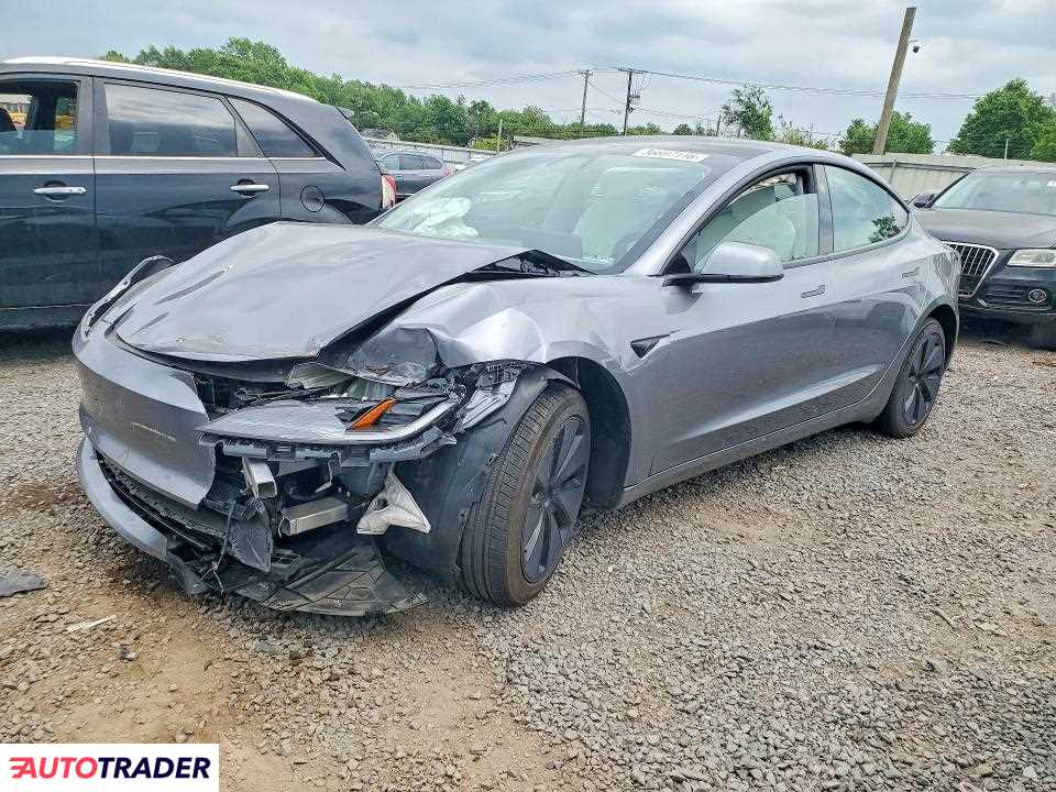 Tesla Model 3 2024