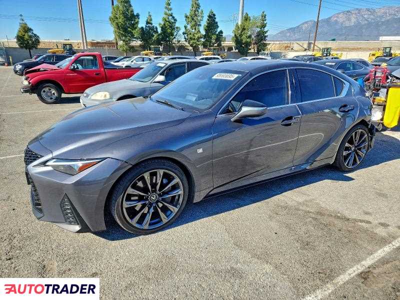 Lexus IS 2021 3