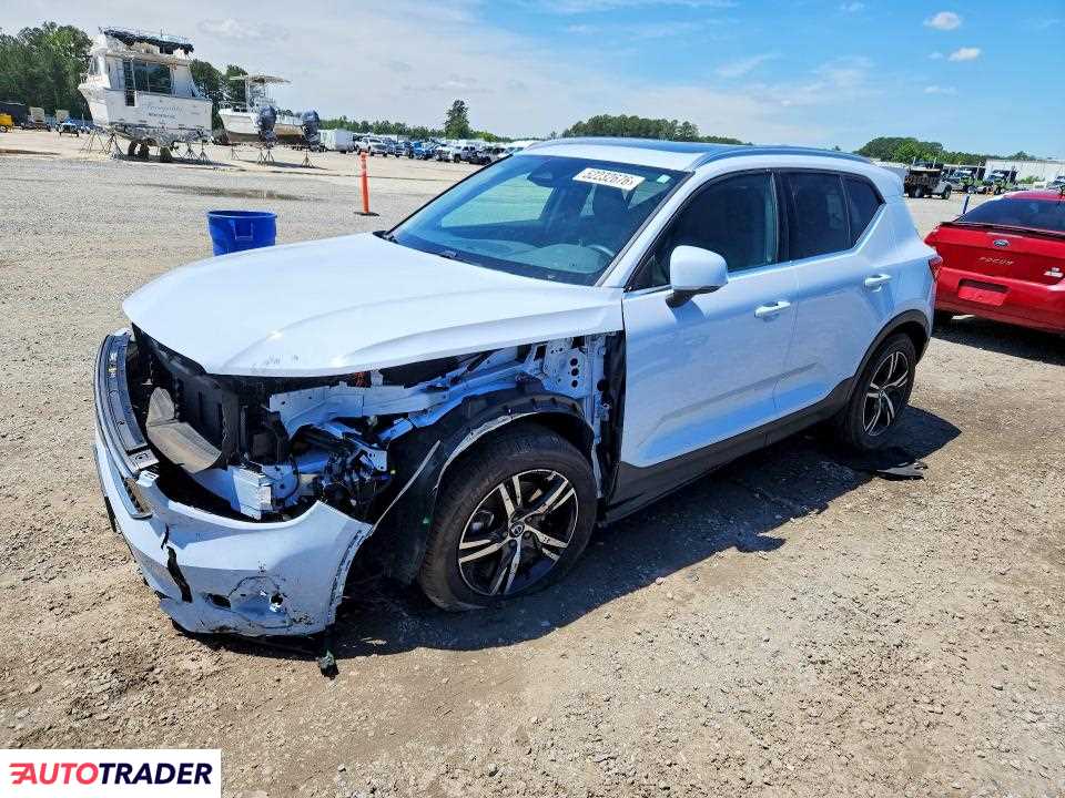 Volvo XC40 2025 2
