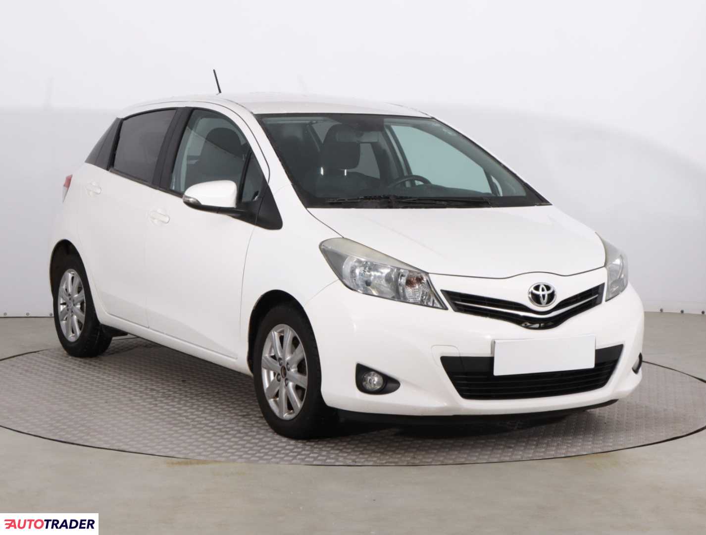 Toyota Yaris 2013 1.3 97 KM