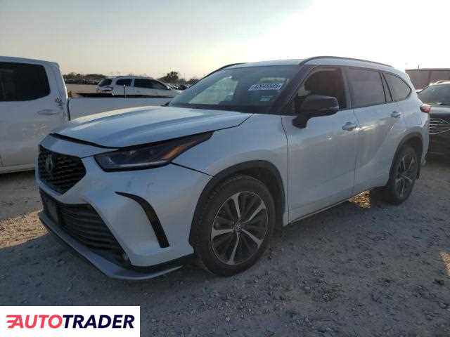 Toyota Highlander 2022 3