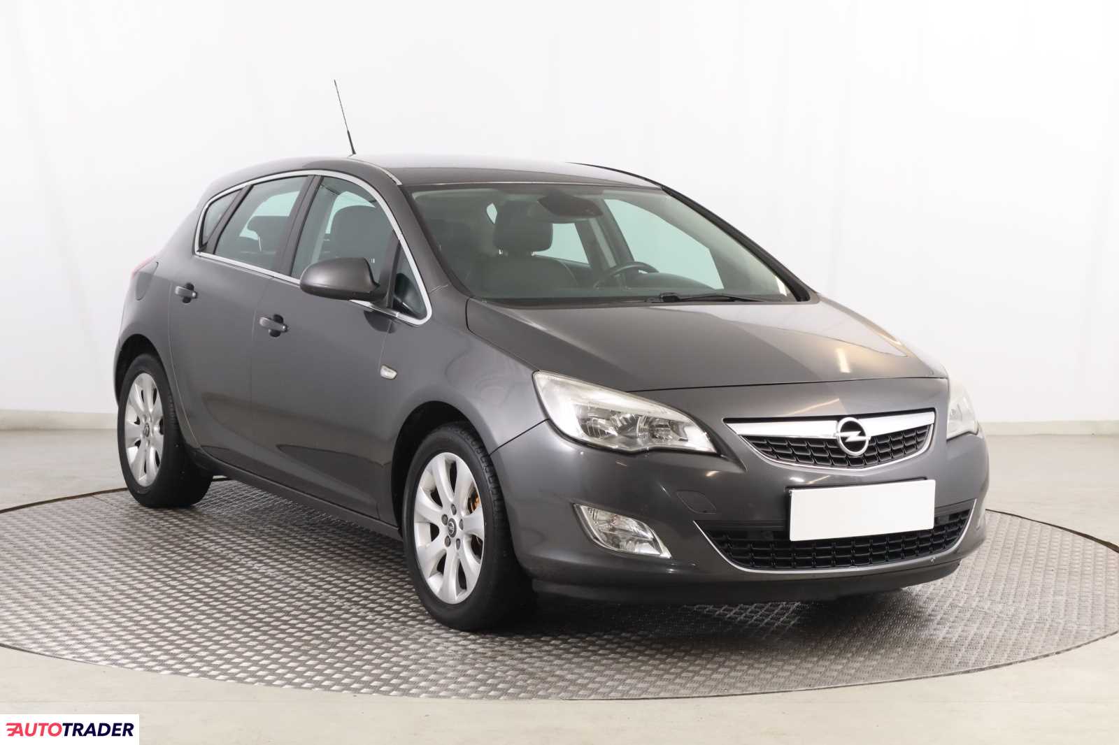 Opel Astra 2010 2.0 158 KM