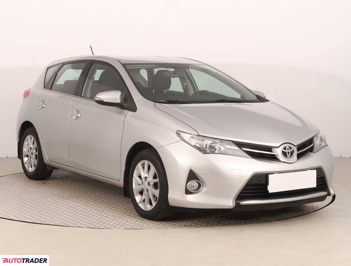 Toyota Auris 2013 1.6 130 KM