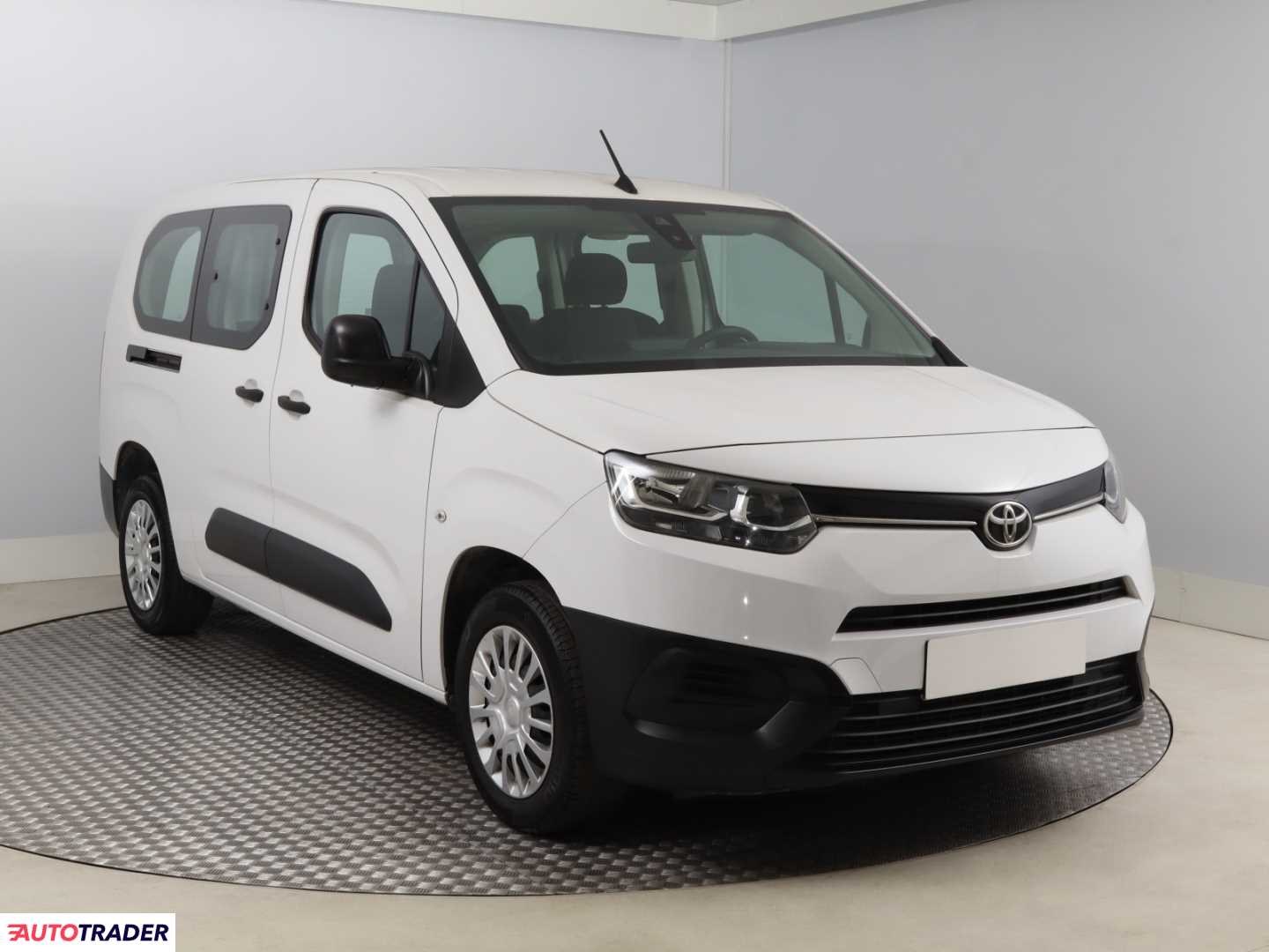 Toyota Pozostałe 2023 1.5 100 KM