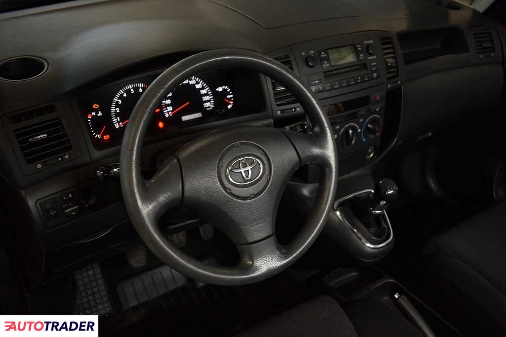 Toyota Corolla Verso 1.6 benzyna 110 KM 2003r. (LUBOŃ