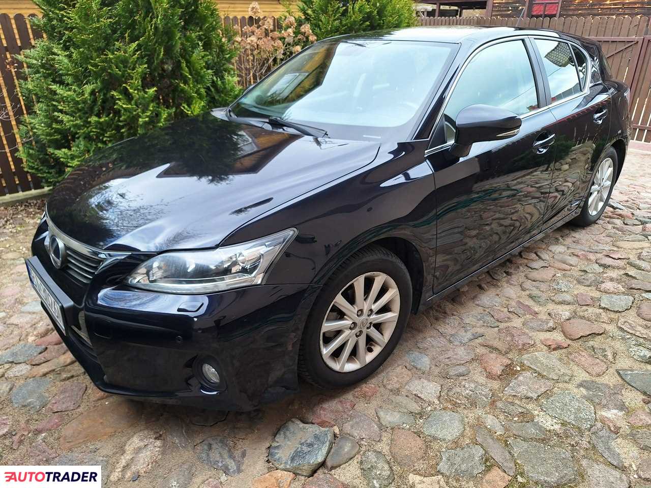 Lexus Pozostałe 2012 1.8 136 KM