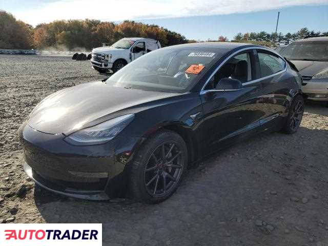 Tesla Model 3 benzyna 2020r. (WINDSOR)