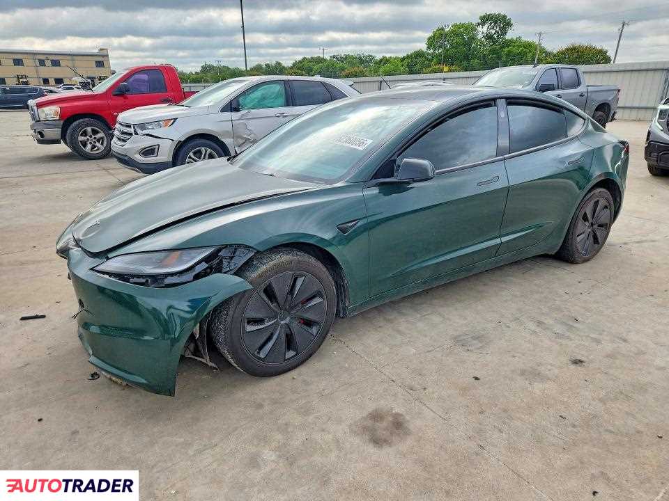 Tesla Model 3 2024