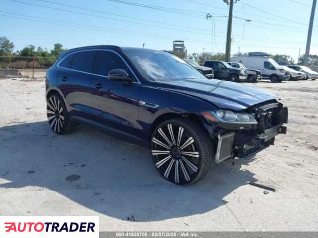 Jaguar F-PACE 2.0 benzyna 2019r. (CLEARWATER)