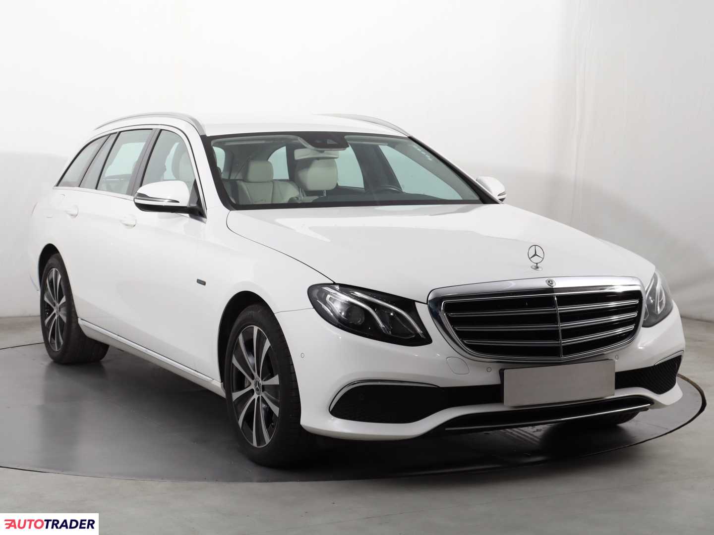 Mercedes E-klasa 2019 2.0 301 KM Mercedes E-klasa 2019 2.0 301 KM