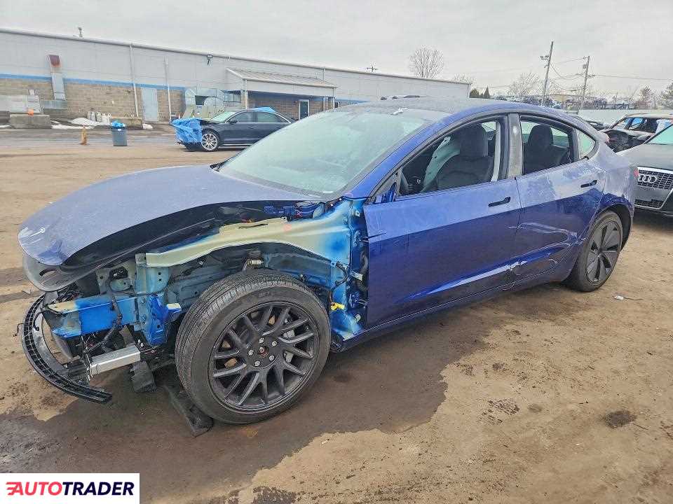 Tesla Model 3 2024