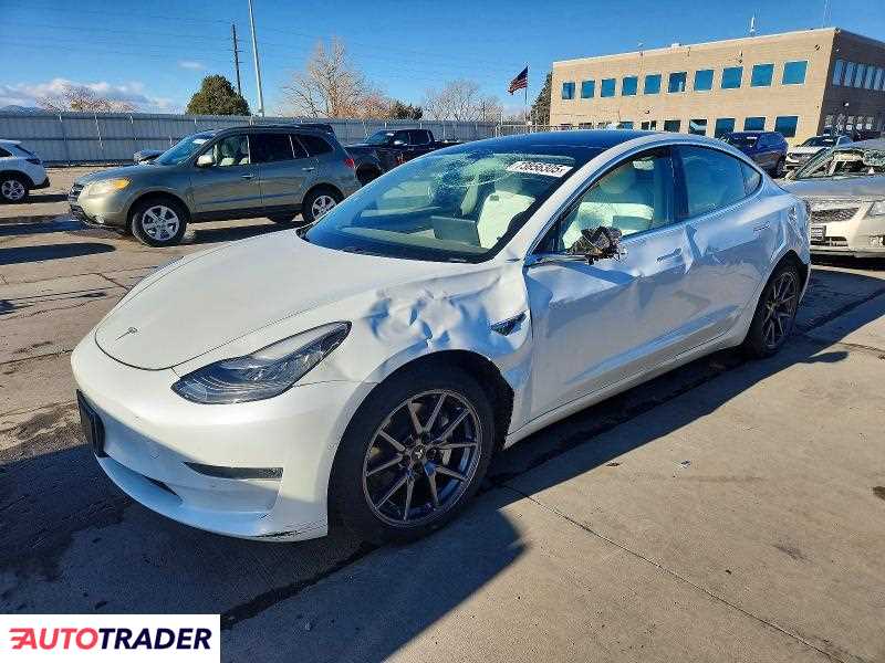 Tesla Model 3 2020