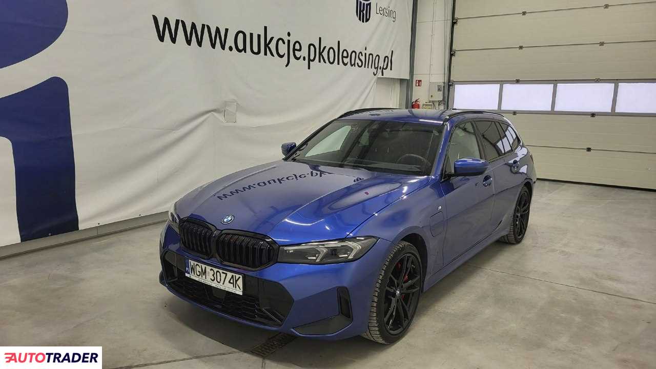 BMW 330 2023 2.0 184 KM