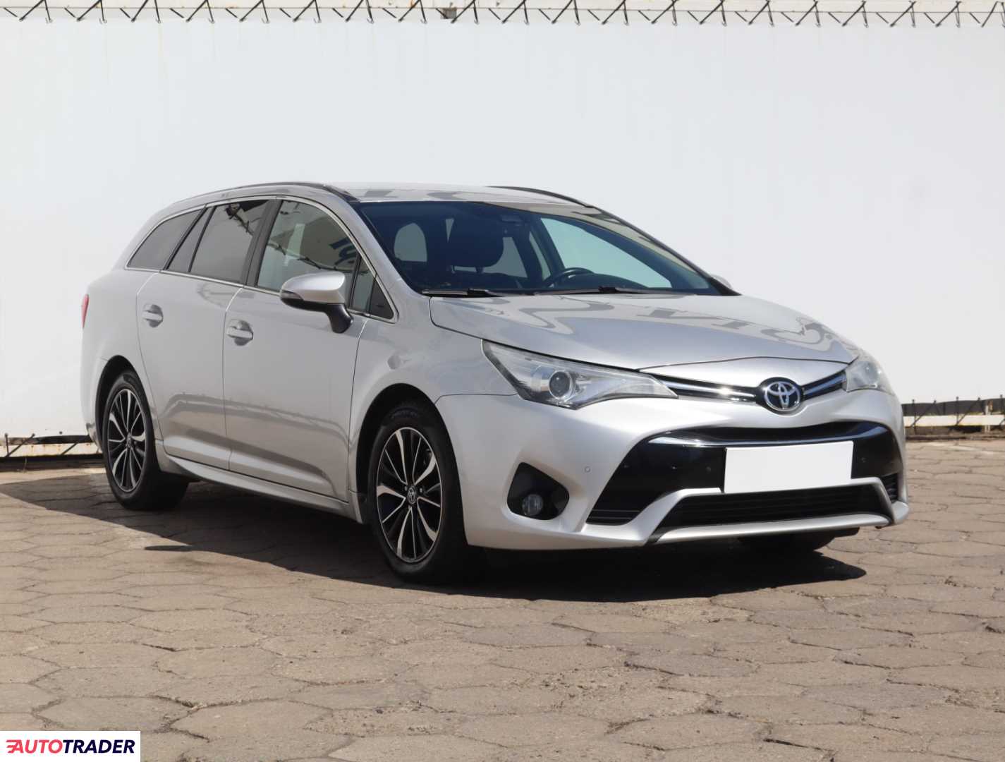 Toyota Avensis 2018 2.0 140 KM