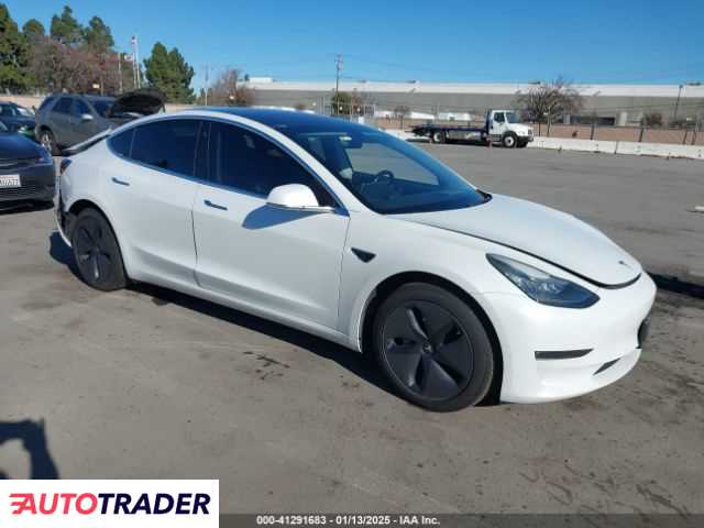 Tesla Model 3 benzyna 2019r. (FREMONT)