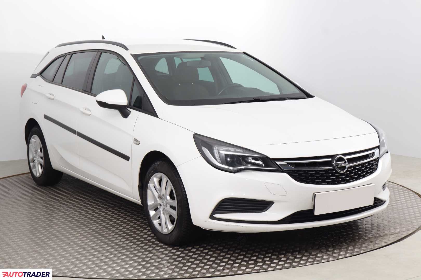 Opel Astra 1.6 93 KM 2017r. (Piaseczno)