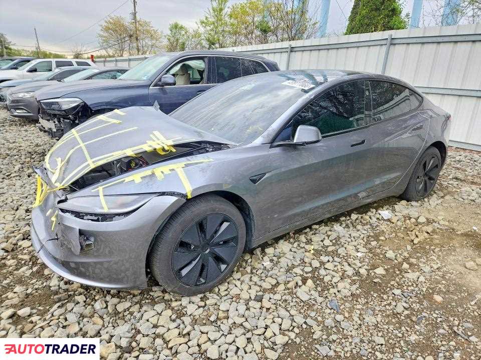 Tesla Model 3 2025