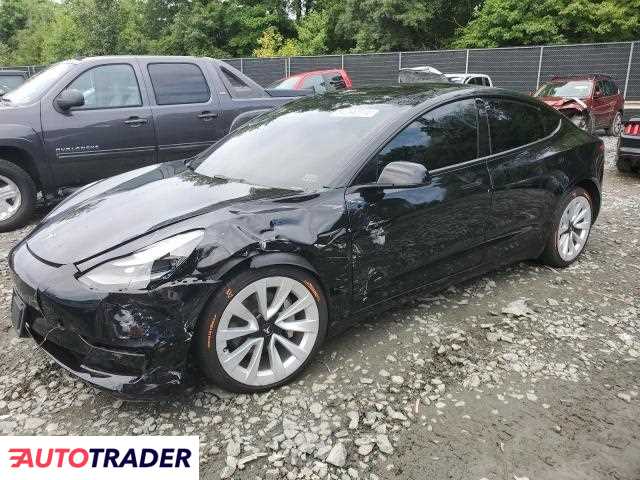 Tesla Model 3 benzyna 2022r. (WALDORF)