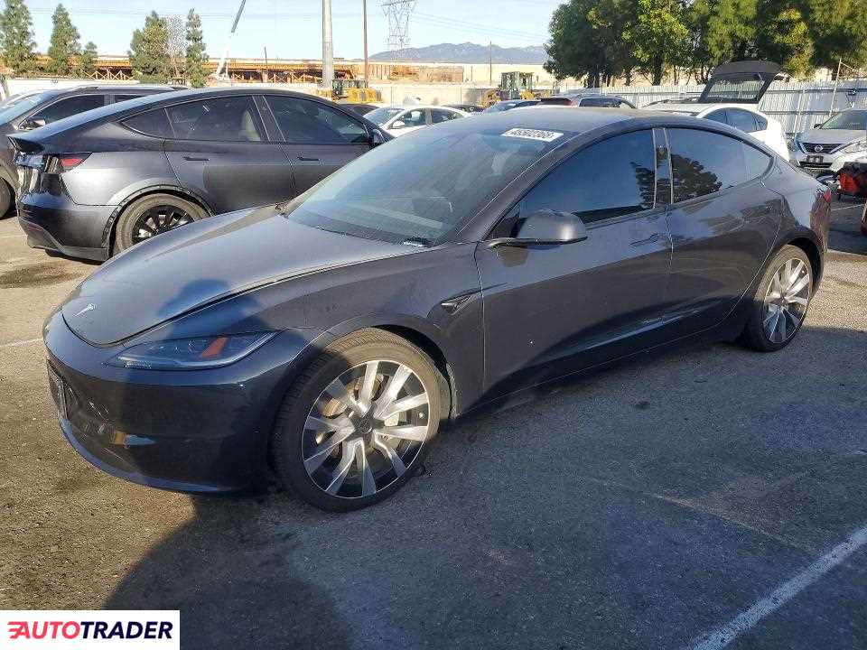Tesla Model 3 2024