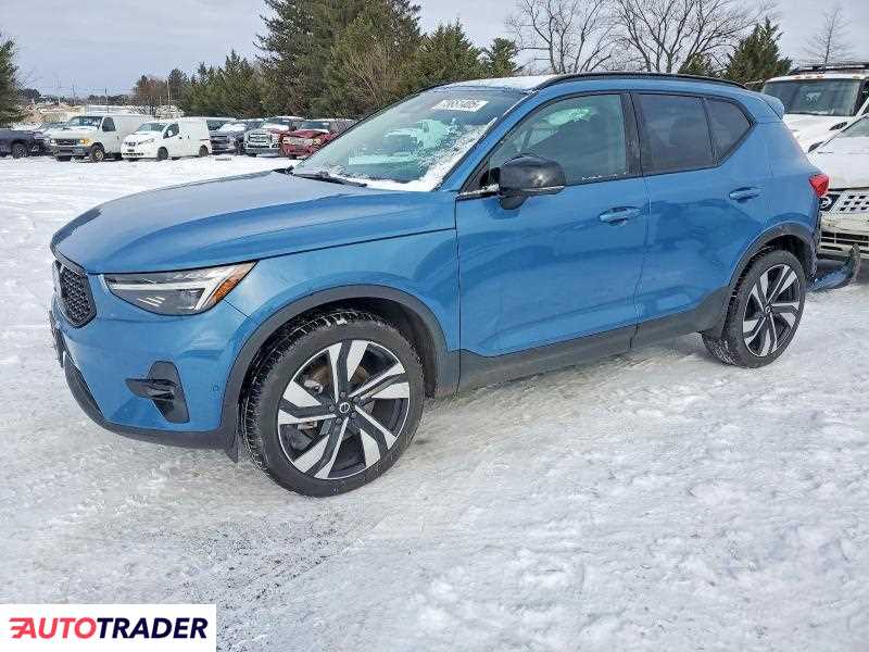 Volvo XC40 2025 2