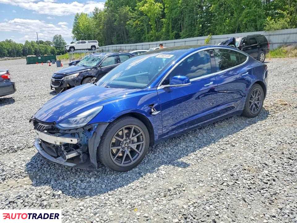Tesla Model 3 2020
