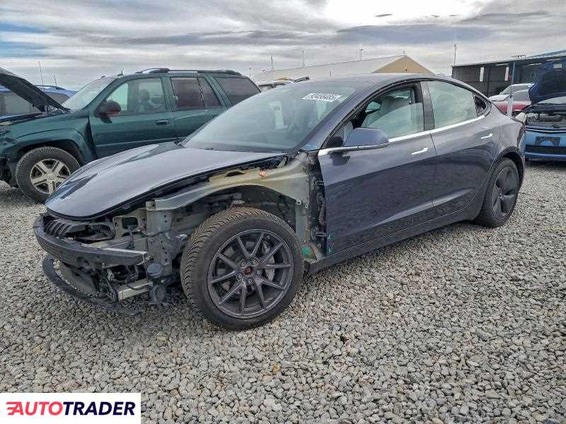 Tesla Model 3 2020