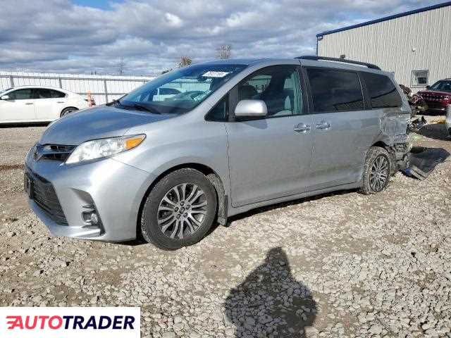 Toyota Sienna 2019 3