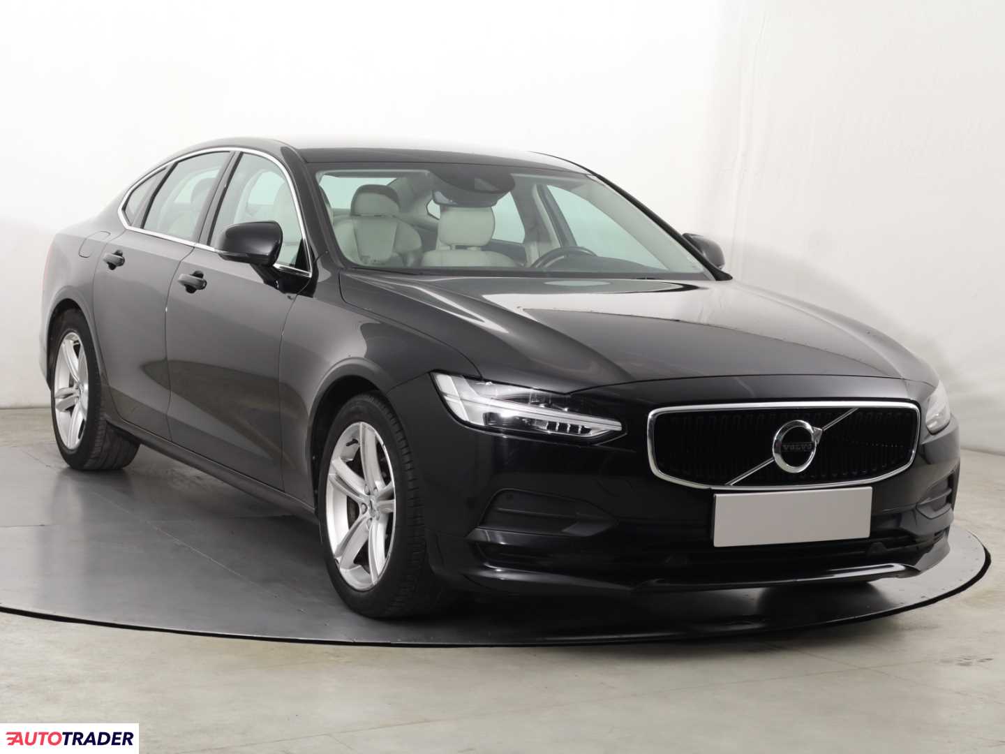 Volvo S90 2018 2.0 187 KM