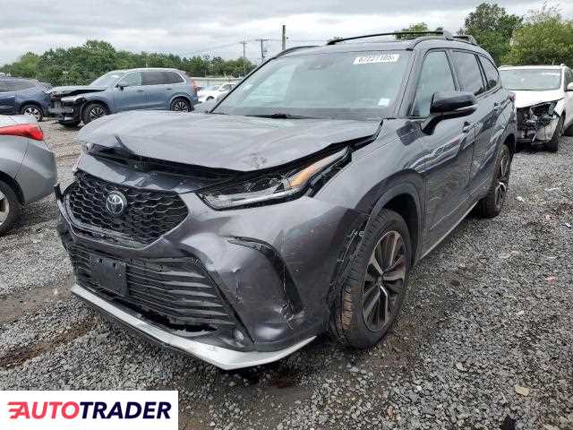 Toyota Highlander 2021 3