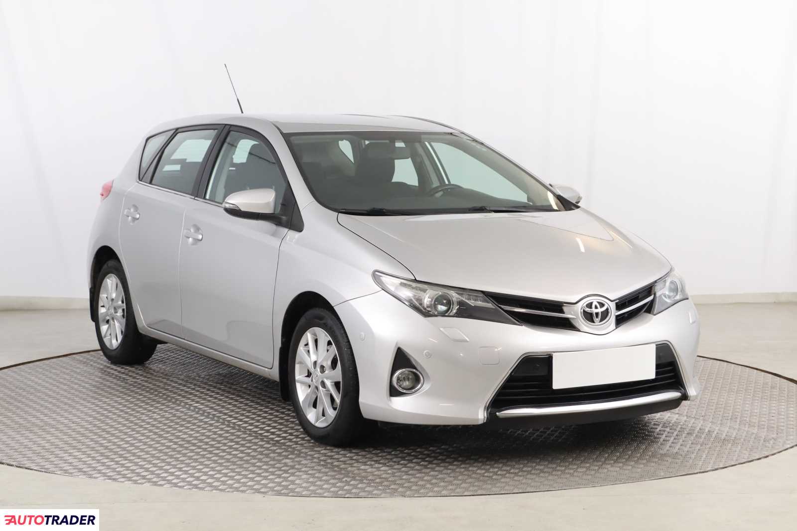 Toyota Auris 2013 1.6 130 KM