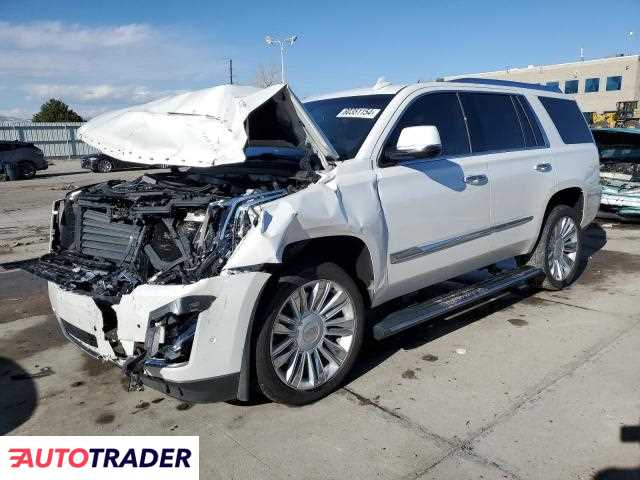 Cadillac Escalade 6.0 benzyna 2019r. (LITTLETON)