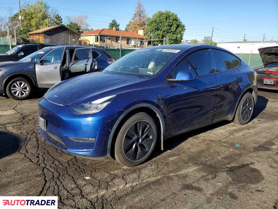 Tesla Model Y 2021