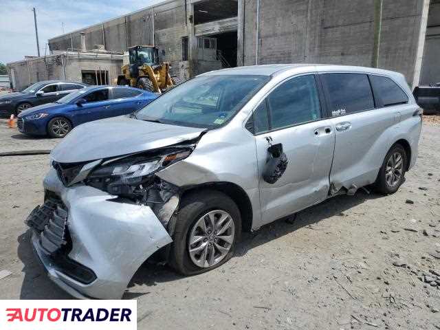 Toyota Sienna 2.0 hybrydowy 2021r. (FREDERICKSBURG)