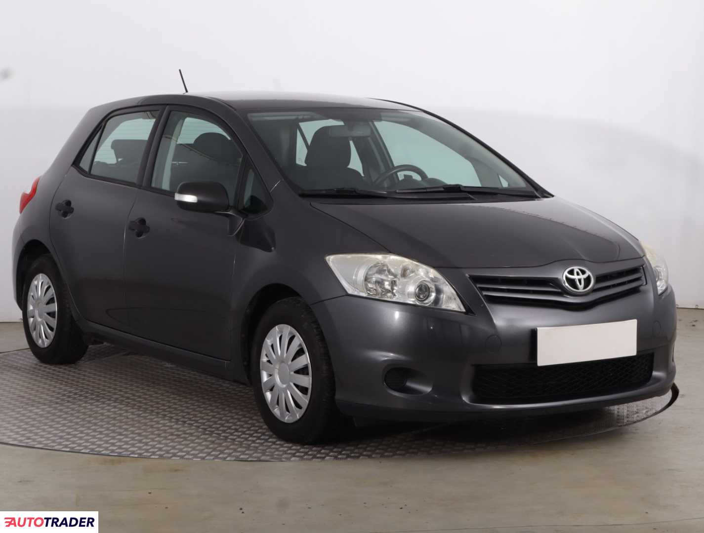 Toyota Auris 2011 1.3 97 KM