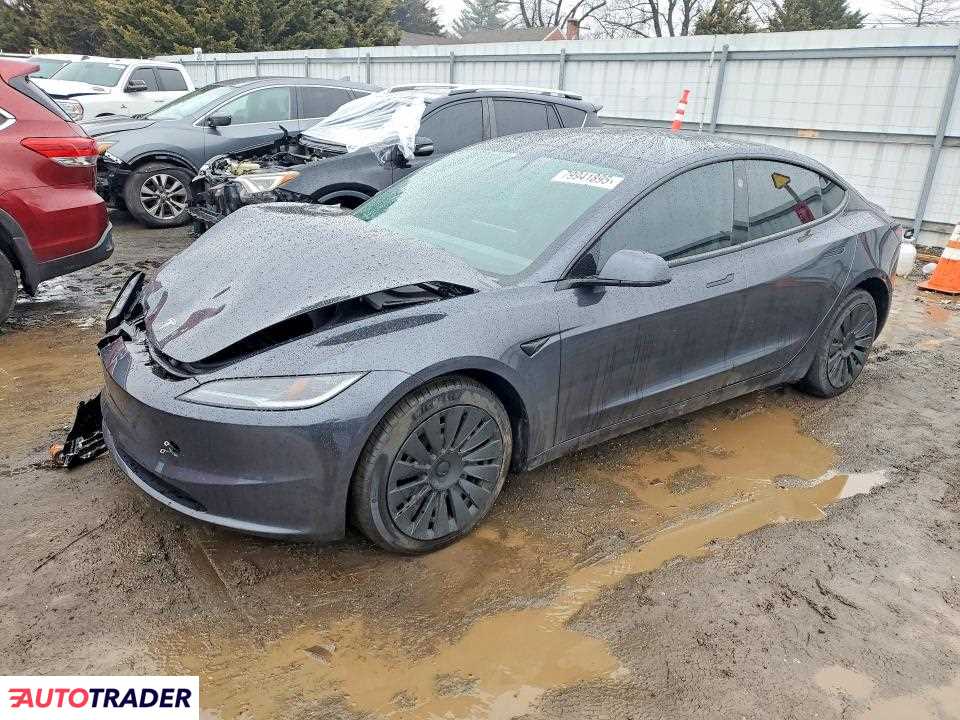 Tesla Model 3 2025