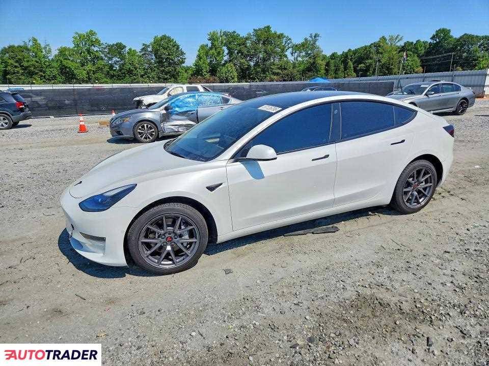 Tesla Model 3 2022