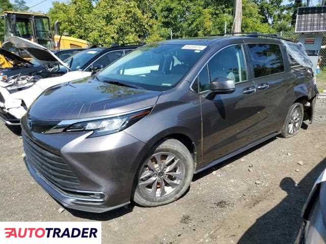 Toyota Sienna 2.0 hybrydowy 2022r. (MARLBORO)